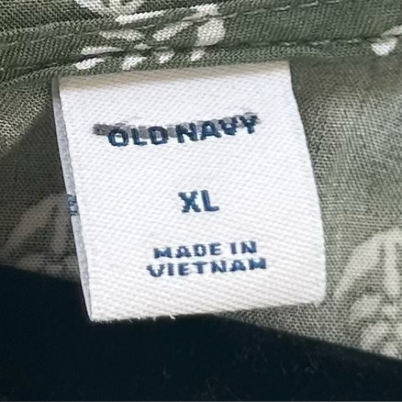 Old Navy Green Print Shorts Romper. Size XL. - Picture 3 of 11